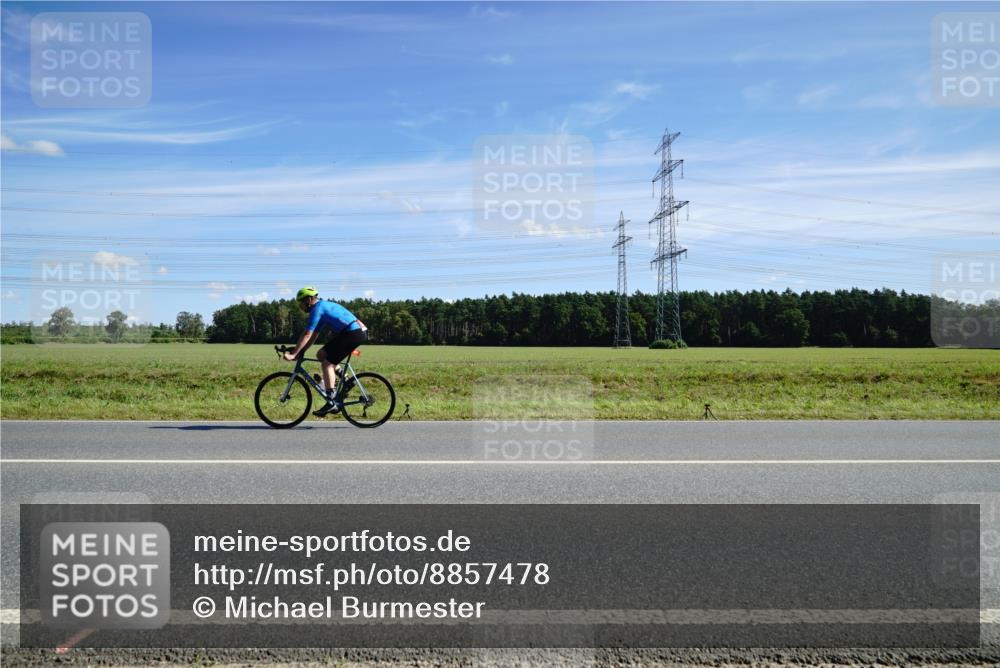 07.09.2025 - 19. Norderstedt Triathlon Michael Burmester http://msf.ph/oto/8857478 07.09.2025 12:58:00 Radfahren 1385 meine-sportfotos.de