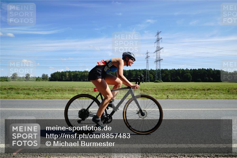 07.09.2025 - 19. Norderstedt Triathlon Michael Burmester http://msf.ph/oto/8857483 07.09.2025 12:58:03 Radfahren 1385 meine-sportfotos.de