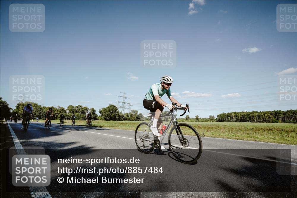 07.09.2025 - 19. Norderstedt Triathlon Michael Burmester http://msf.ph/oto/8857484 07.09.2025 15:31:43 Radfahren 917, 944, 953, 1411, 1537 meine-sportfotos.de