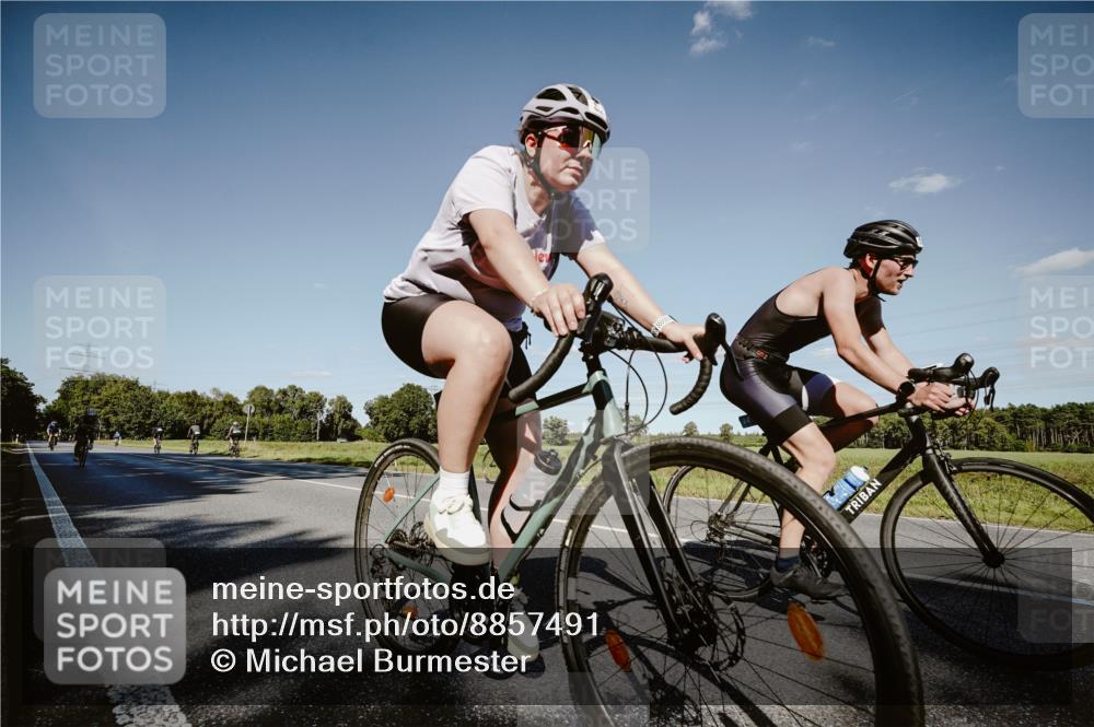 07.09.2025 - 19. Norderstedt Triathlon Michael Burmester http://msf.ph/oto/8857491 07.09.2025 15:31:44 Radfahren 917, 944, 953, 1411 meine-sportfotos.de