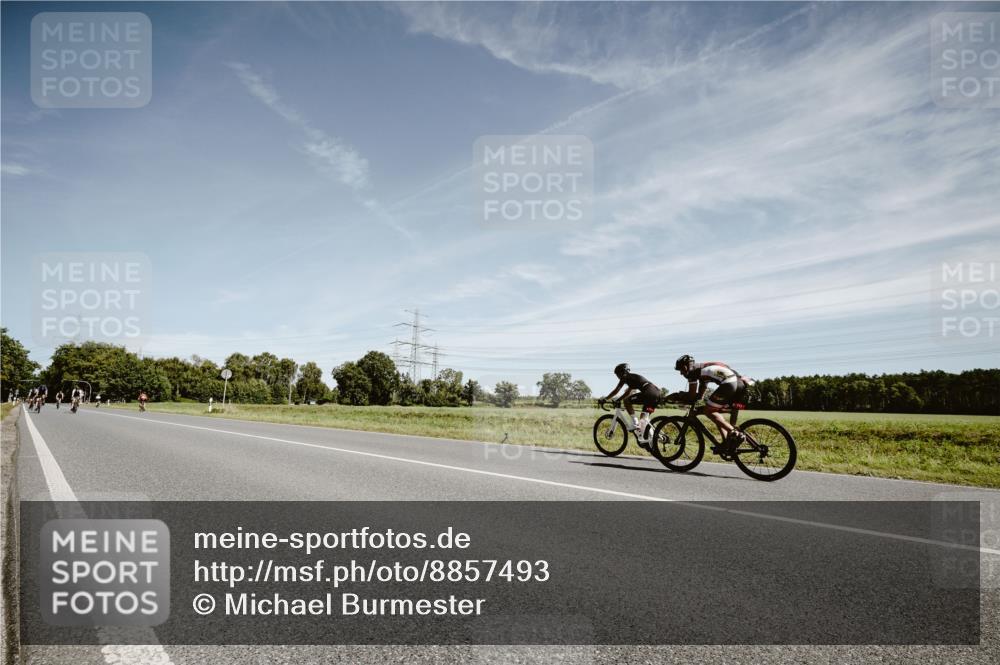 07.09.2025 - 19. Norderstedt Triathlon Michael Burmester http://msf.ph/oto/8857493 07.09.2025 12:25:12 Radfahren 1373 meine-sportfotos.de