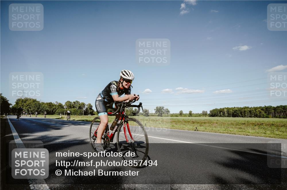 07.09.2025 - 19. Norderstedt Triathlon Michael Burmester http://msf.ph/oto/8857494 07.09.2025 15:31:46 Radfahren 917, 944, 953, 957, 1411 meine-sportfotos.de