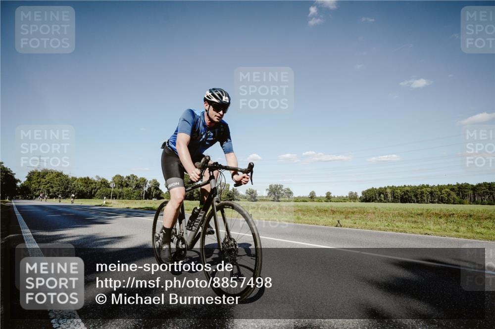 07.09.2025 - 19. Norderstedt Triathlon Michael Burmester http://msf.ph/oto/8857498 07.09.2025 15:31:49 Radfahren 917, 957 meine-sportfotos.de