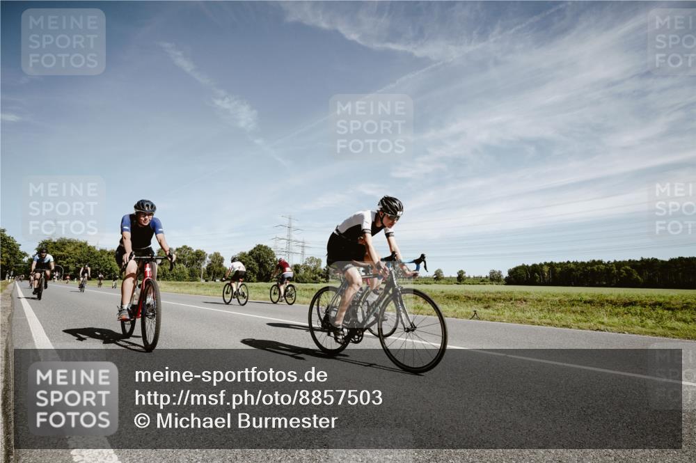 07.09.2025 - 19. Norderstedt Triathlon Michael Burmester http://msf.ph/oto/8857503 07.09.2025 12:25:16 Radfahren 205, 220, 274, 292, 766 meine-sportfotos.de