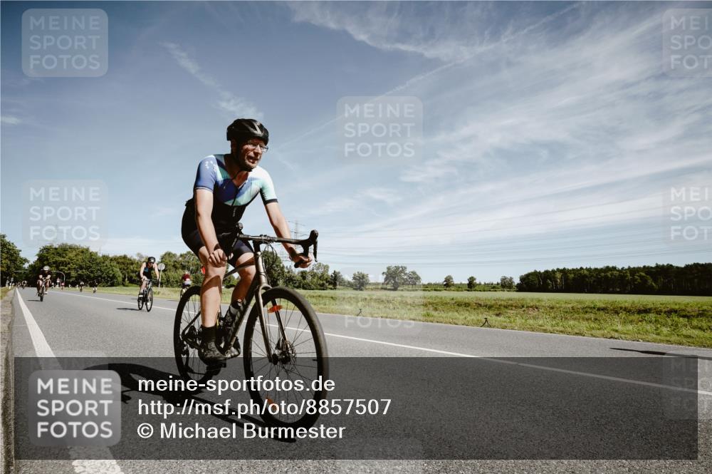 07.09.2025 - 19. Norderstedt Triathlon Michael Burmester http://msf.ph/oto/8857507 07.09.2025 12:25:18 Radfahren 205, 220, 274, 292, 766, 1280 meine-sportfotos.de