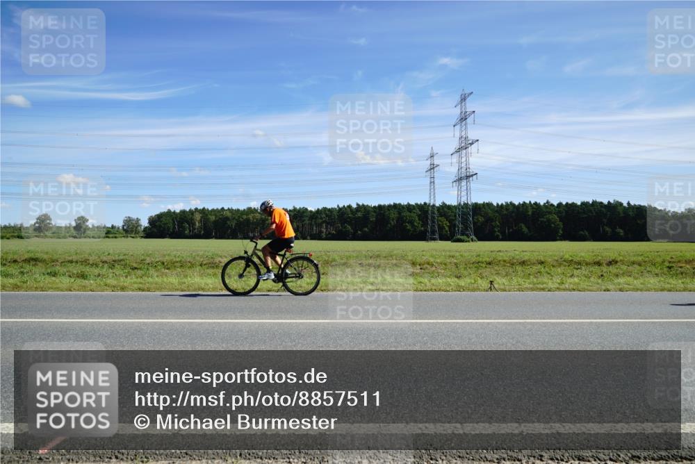07.09.2025 - 19. Norderstedt Triathlon Michael Burmester http://msf.ph/oto/8857511 07.09.2025 12:58:21 Radfahren 1388 meine-sportfotos.de