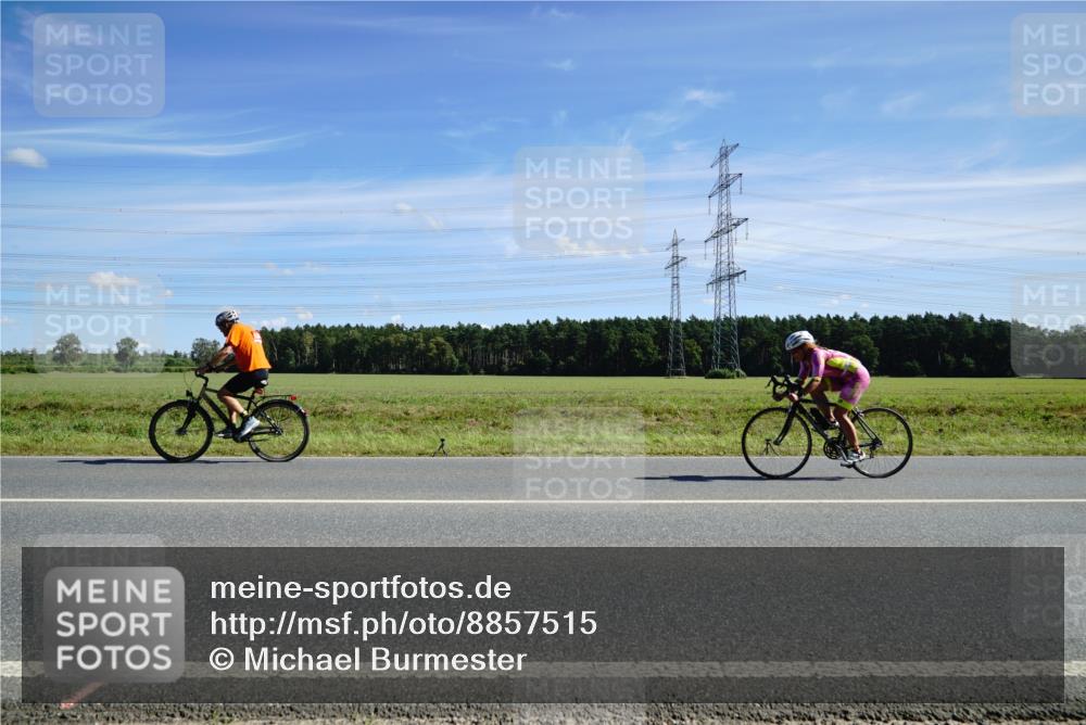 07.09.2025 - 19. Norderstedt Triathlon Michael Burmester http://msf.ph/oto/8857515 07.09.2025 12:58:21 Radfahren 1388 meine-sportfotos.de