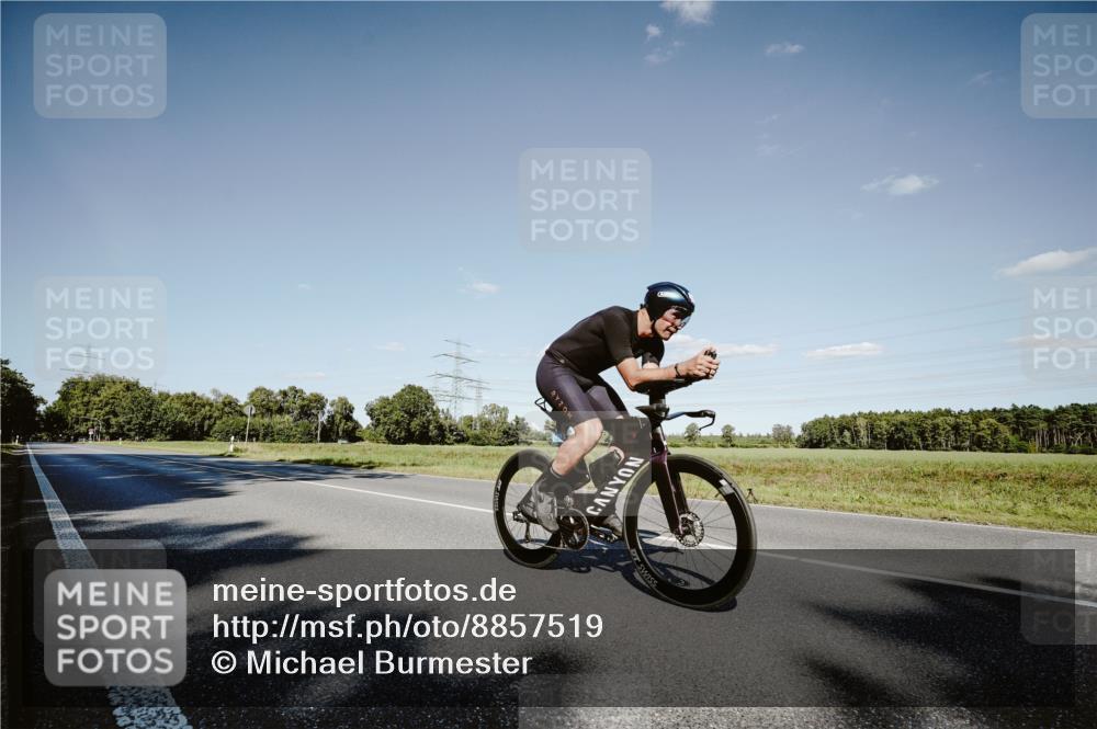 07.09.2025 - 19. Norderstedt Triathlon Michael Burmester http://msf.ph/oto/8857519 07.09.2025 15:32:06 Radfahren 902, 1479, 1523 meine-sportfotos.de