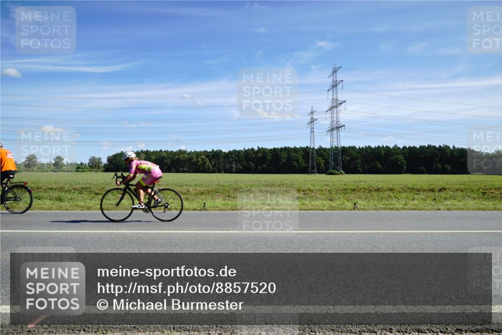 07.09.2025 - 19. Norderstedt Triathlon Michael Burmester http://msf.ph/oto/8857520 07.09.2025 12:58:22 Radfahren 1388 meine-sportfotos.de