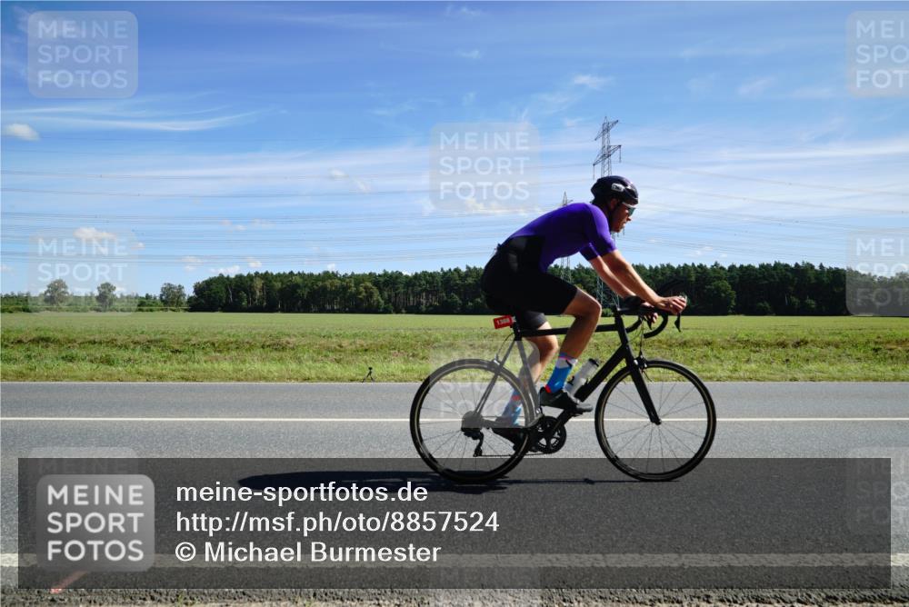 07.09.2025 - 19. Norderstedt Triathlon Michael Burmester http://msf.ph/oto/8857524 07.09.2025 12:58:22 Radfahren 1388 meine-sportfotos.de