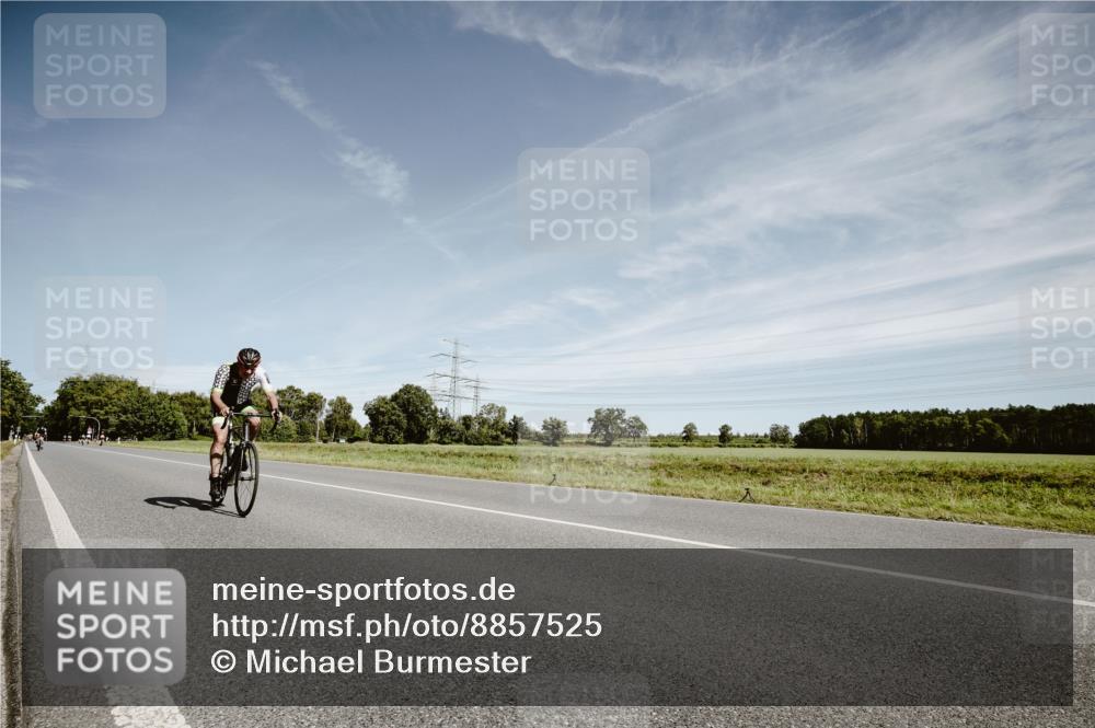 07.09.2025 - 19. Norderstedt Triathlon Michael Burmester http://msf.ph/oto/8857525 07.09.2025 12:25:26 Radfahren 898 meine-sportfotos.de