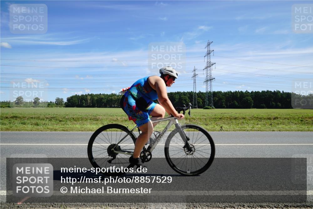 07.09.2025 - 19. Norderstedt Triathlon Michael Burmester http://msf.ph/oto/8857529 07.09.2025 12:58:29 Radfahren 742 meine-sportfotos.de