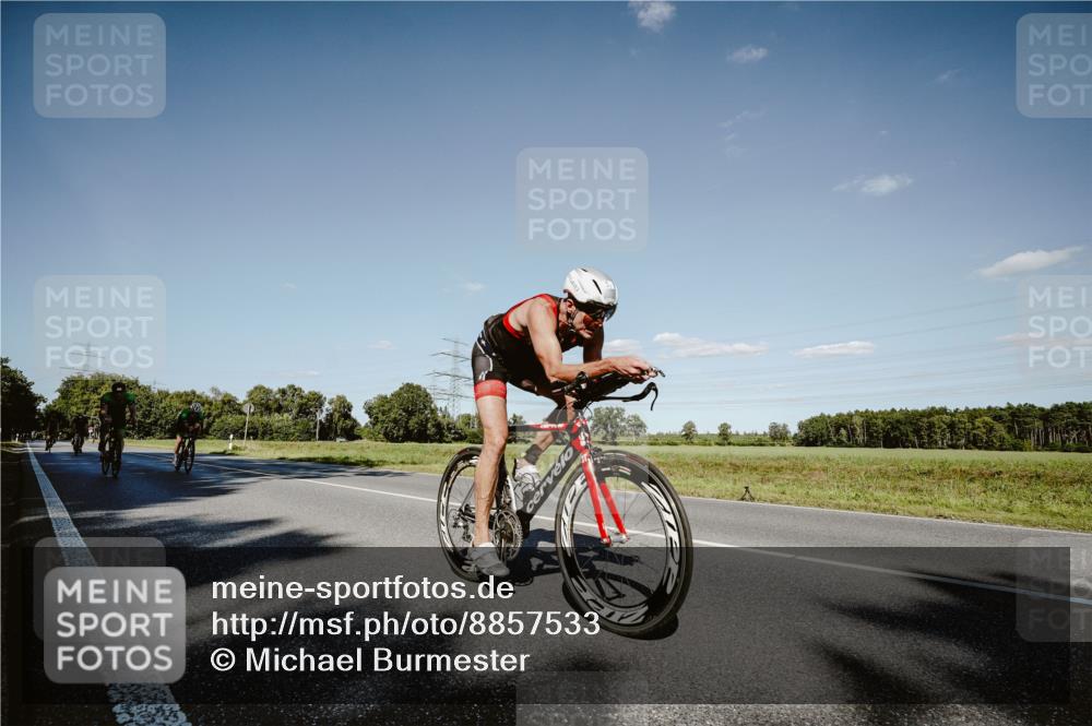 07.09.2025 - 19. Norderstedt Triathlon Michael Burmester http://msf.ph/oto/8857533 07.09.2025 15:32:24 Radfahren 401, 415, 1492, 1495 meine-sportfotos.de