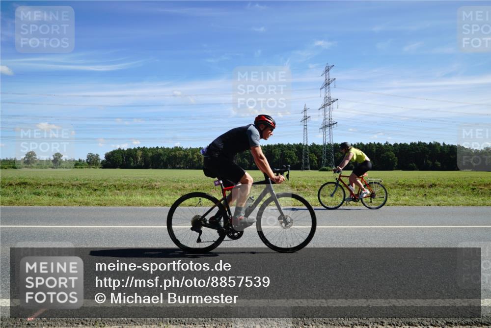 07.09.2025 - 19. Norderstedt Triathlon Michael Burmester http://msf.ph/oto/8857539 07.09.2025 12:58:37 Radfahren 346 meine-sportfotos.de