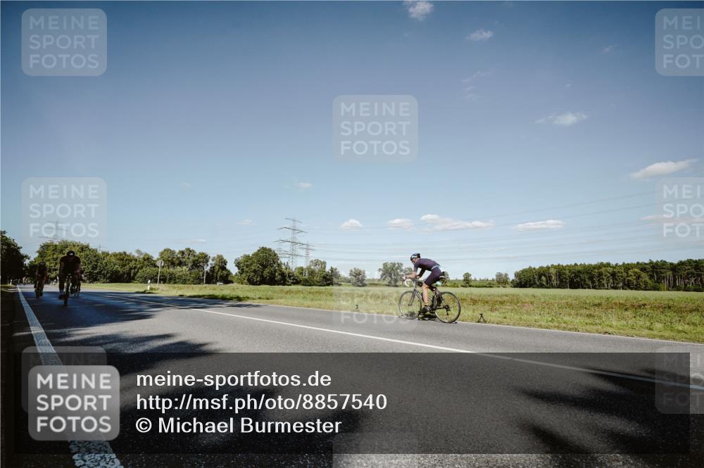 07.09.2025 - 19. Norderstedt Triathlon Michael Burmester http://msf.ph/oto/8857540 07.09.2025 15:32:26 Radfahren 401, 415, 459, 1492, 1495, 1541 meine-sportfotos.de