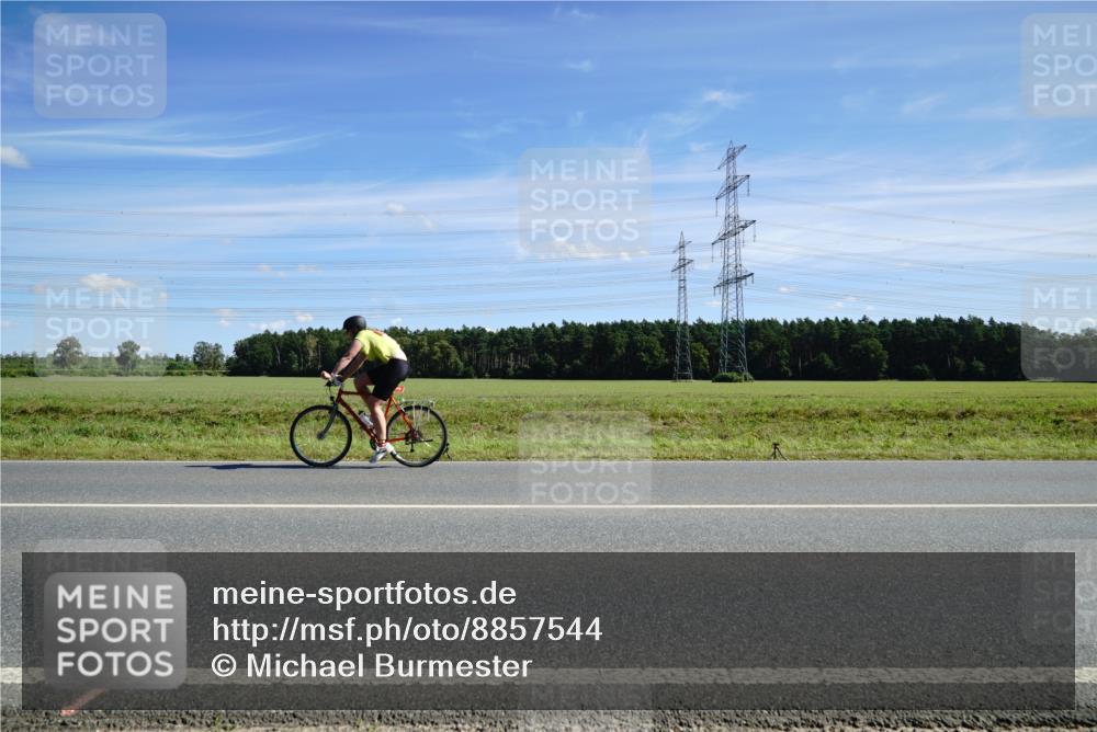 07.09.2025 - 19. Norderstedt Triathlon Michael Burmester http://msf.ph/oto/8857544 07.09.2025 12:58:38 Radfahren 346 meine-sportfotos.de