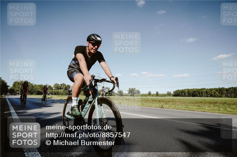 07.09.2025 - 19. Norderstedt Triathlon Michael Burmester http://msf.ph/oto/8857547 07.09.2025 15:32:27 Radfahren 401, 415, 459, 1492, 1495, 1541 meine-sportfotos.de
