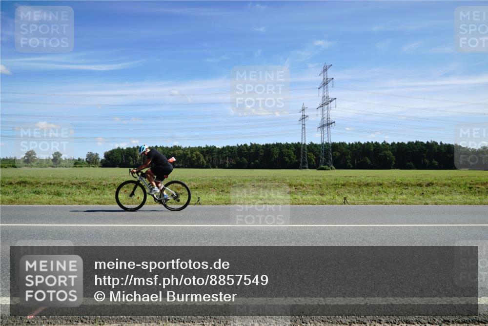07.09.2025 - 19. Norderstedt Triathlon Michael Burmester http://msf.ph/oto/8857549 07.09.2025 12:58:42 Radfahren  meine-sportfotos.de