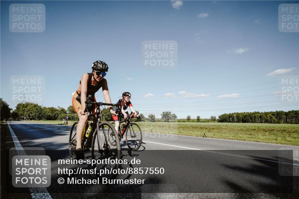 07.09.2025 - 19. Norderstedt Triathlon Michael Burmester http://msf.ph/oto/8857550 07.09.2025 15:32:28 Radfahren 401, 459, 1492, 1495, 1541 meine-sportfotos.de