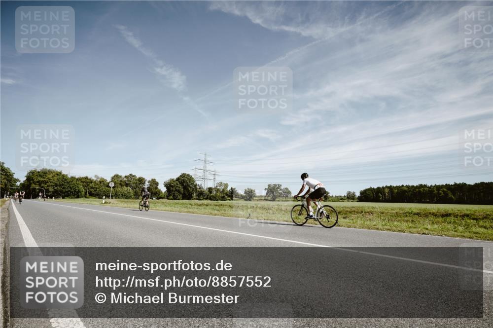 07.09.2025 - 19. Norderstedt Triathlon Michael Burmester http://msf.ph/oto/8857552 07.09.2025 12:25:39 Radfahren  meine-sportfotos.de