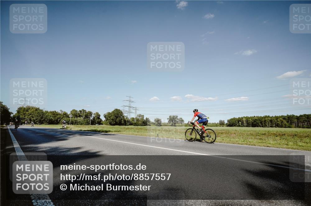 07.09.2025 - 19. Norderstedt Triathlon Michael Burmester http://msf.ph/oto/8857557 07.09.2025 15:32:33 Radfahren 945 meine-sportfotos.de