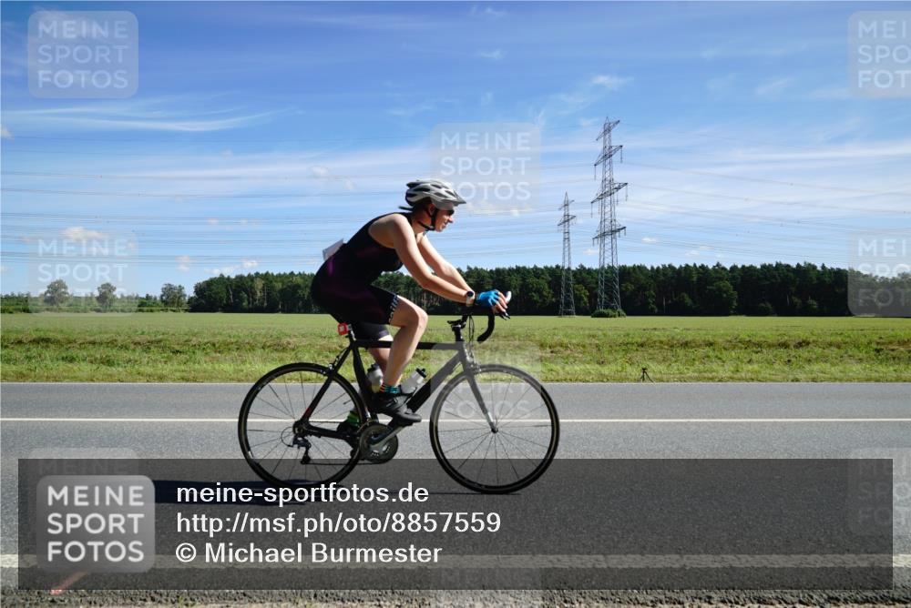 07.09.2025 - 19. Norderstedt Triathlon Michael Burmester http://msf.ph/oto/8857559 07.09.2025 12:58:52 Radfahren 307, 331 meine-sportfotos.de