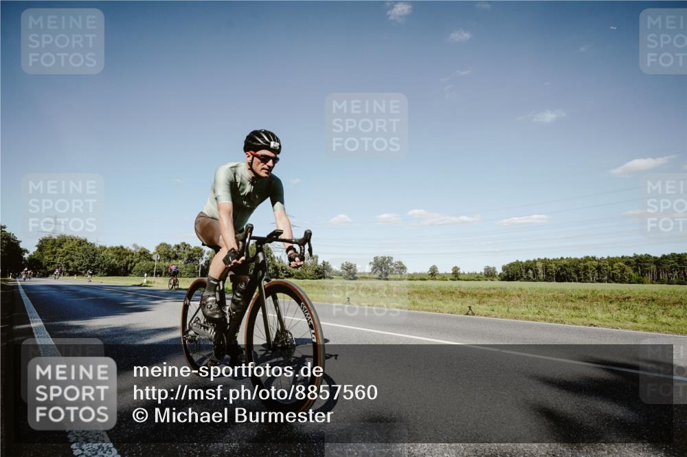 07.09.2025 - 19. Norderstedt Triathlon Michael Burmester http://msf.ph/oto/8857560 07.09.2025 15:32:35 Radfahren 945 meine-sportfotos.de