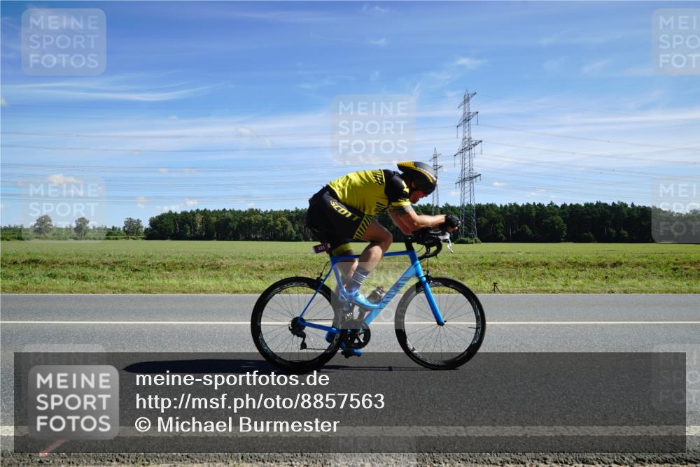 07.09.2025 - 19. Norderstedt Triathlon Michael Burmester http://msf.ph/oto/8857563 07.09.2025 12:58:54 Radfahren 307, 331 meine-sportfotos.de