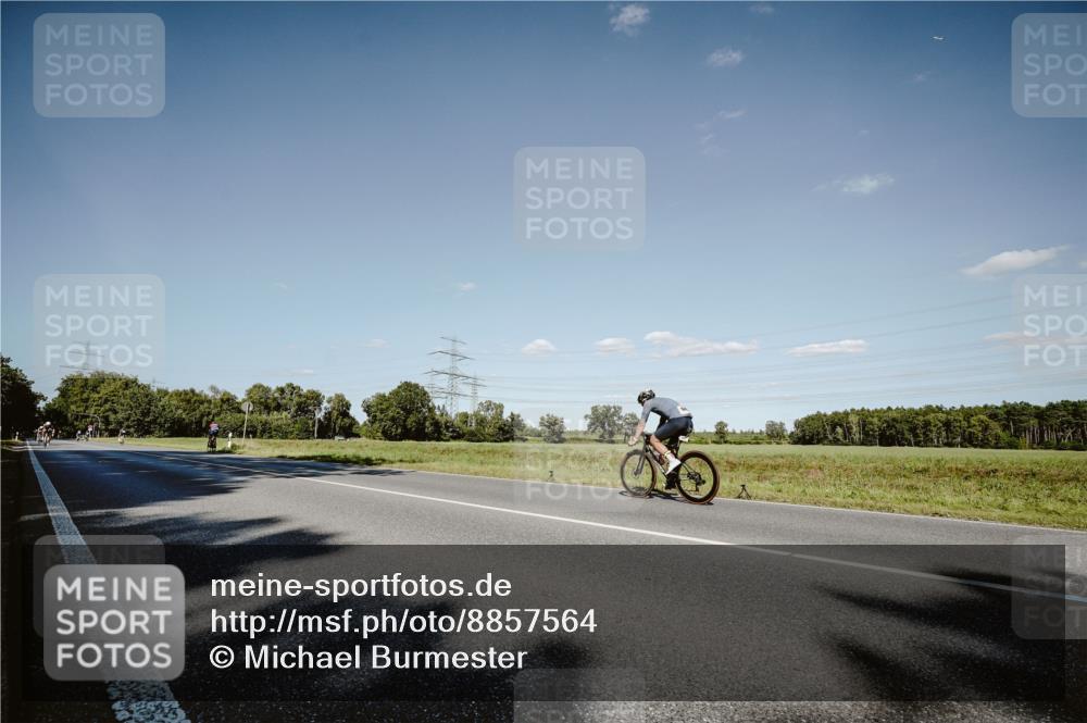 07.09.2025 - 19. Norderstedt Triathlon Michael Burmester http://msf.ph/oto/8857564 07.09.2025 15:32:36 Radfahren 873, 945 meine-sportfotos.de
