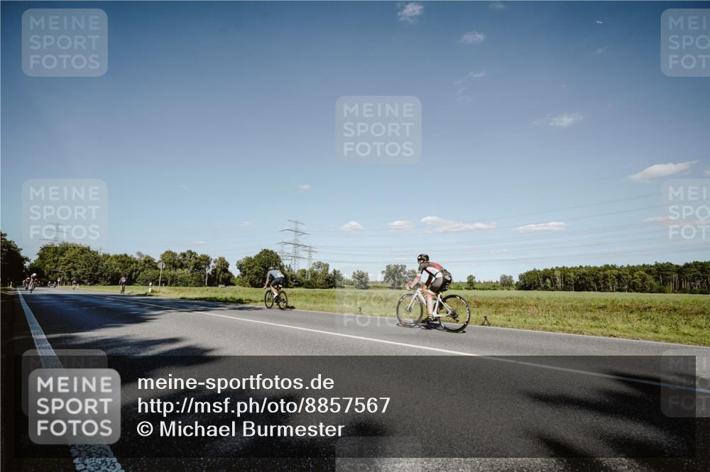 07.09.2025 - 19. Norderstedt Triathlon Michael Burmester http://msf.ph/oto/8857567 07.09.2025 15:32:37 Radfahren 873, 945 meine-sportfotos.de