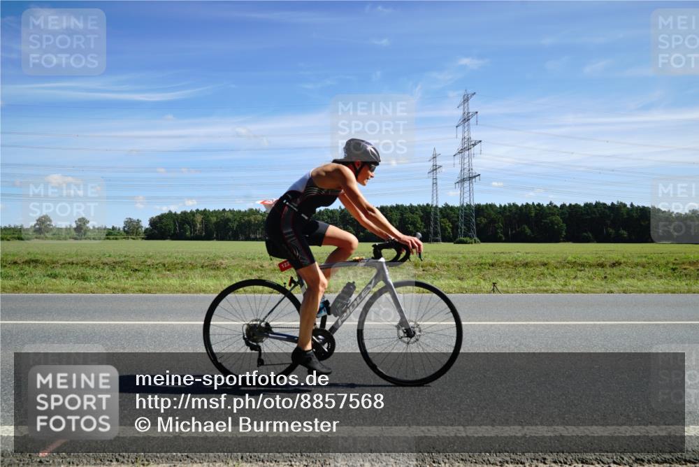 07.09.2025 - 19. Norderstedt Triathlon Michael Burmester http://msf.ph/oto/8857568 07.09.2025 12:58:59 Radfahren 1221, 1360 meine-sportfotos.de