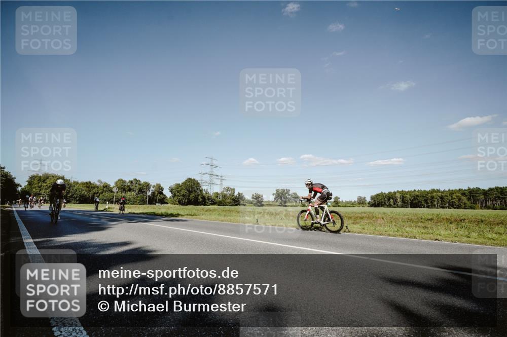 07.09.2025 - 19. Norderstedt Triathlon Michael Burmester http://msf.ph/oto/8857571 07.09.2025 15:32:39 Radfahren 477, 873 meine-sportfotos.de