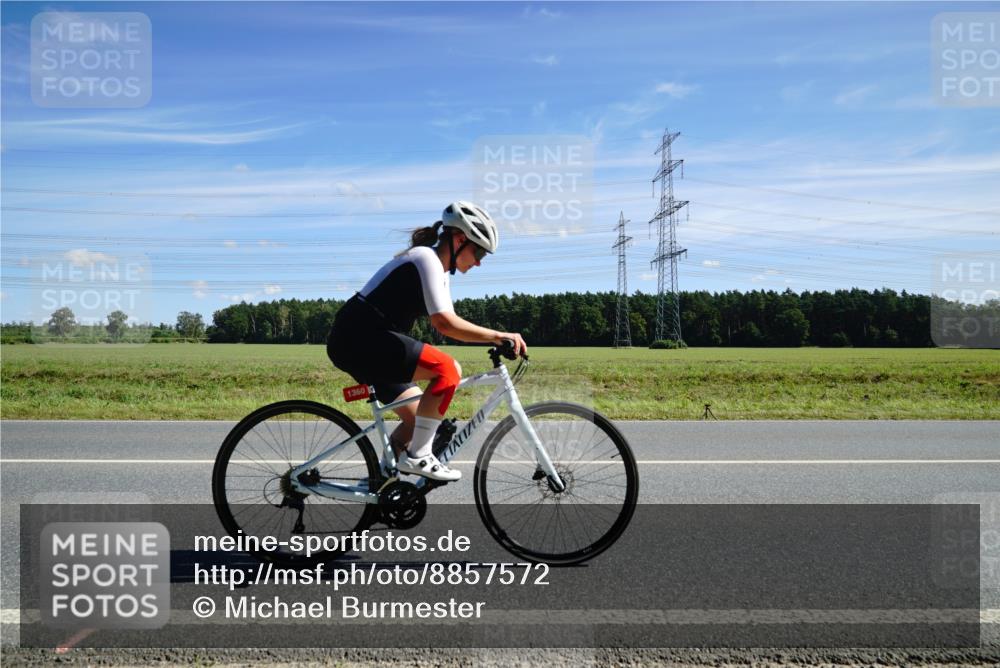 07.09.2025 - 19. Norderstedt Triathlon Michael Burmester http://msf.ph/oto/8857572 07.09.2025 12:59:00 Radfahren 353, 1221, 1360 meine-sportfotos.de