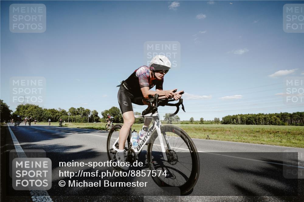 07.09.2025 - 19. Norderstedt Triathlon Michael Burmester http://msf.ph/oto/8857574 07.09.2025 15:32:40 Radfahren 477, 873, 936, 949, 1410 meine-sportfotos.de