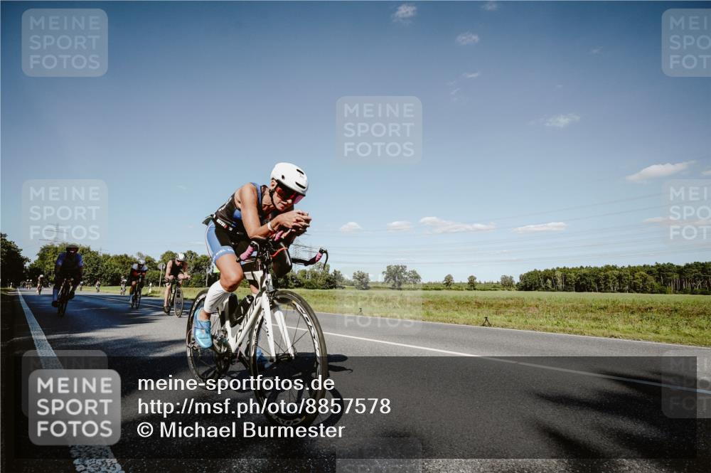07.09.2025 - 19. Norderstedt Triathlon Michael Burmester http://msf.ph/oto/8857578 07.09.2025 15:32:42 Radfahren 477, 873, 936, 949, 1410 meine-sportfotos.de