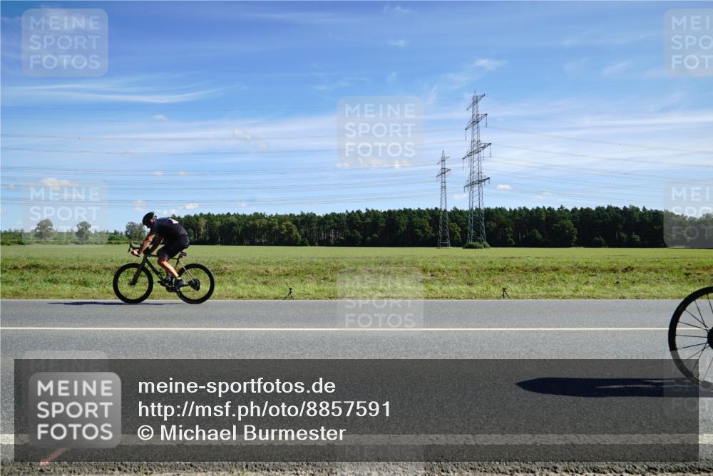 07.09.2025 - 19. Norderstedt Triathlon Michael Burmester http://msf.ph/oto/8857591 07.09.2025 12:59:16 Radfahren 355, 1215 meine-sportfotos.de