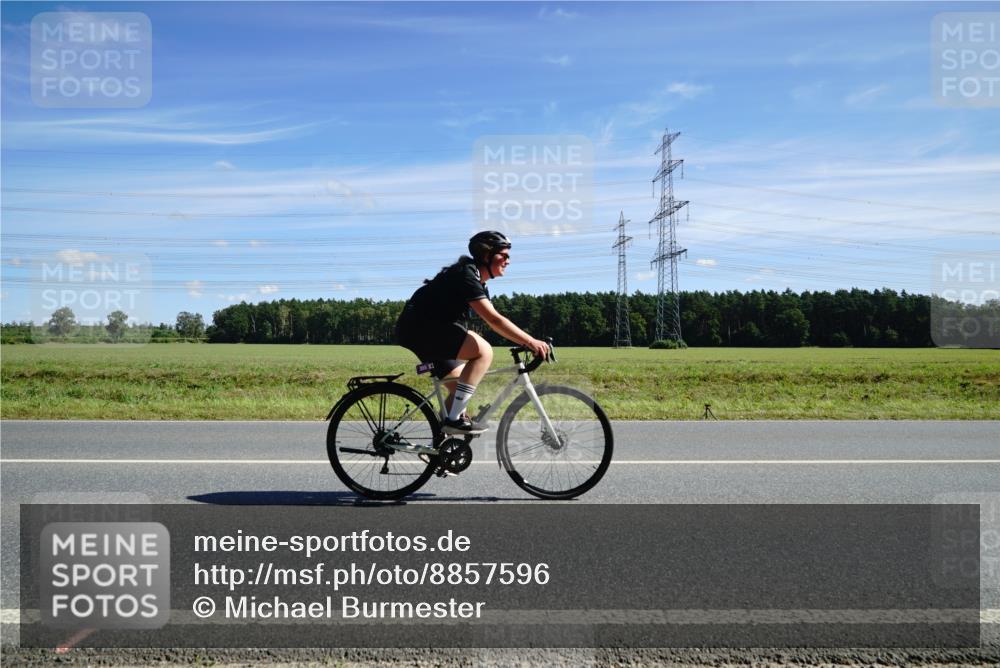 07.09.2025 - 19. Norderstedt Triathlon Michael Burmester http://msf.ph/oto/8857596 07.09.2025 12:59:18 Radfahren 355, 1215 meine-sportfotos.de