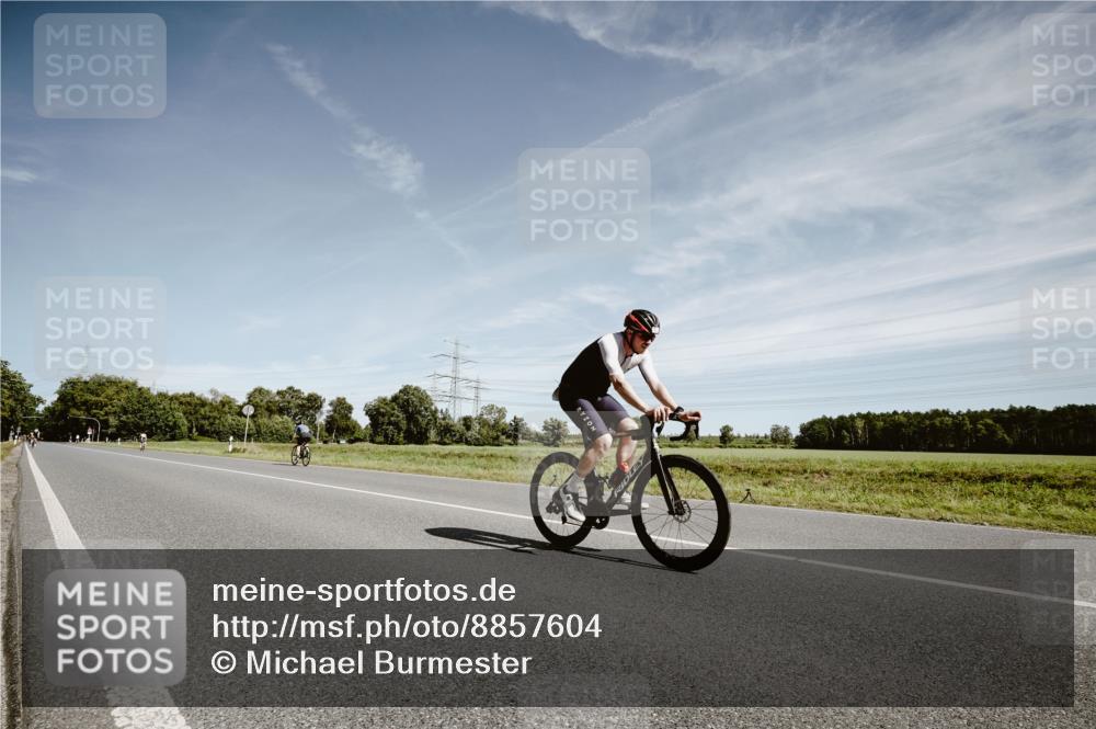 07.09.2025 - 19. Norderstedt Triathlon Michael Burmester http://msf.ph/oto/8857604 07.09.2025 12:26:05 Radfahren 754, 762 meine-sportfotos.de