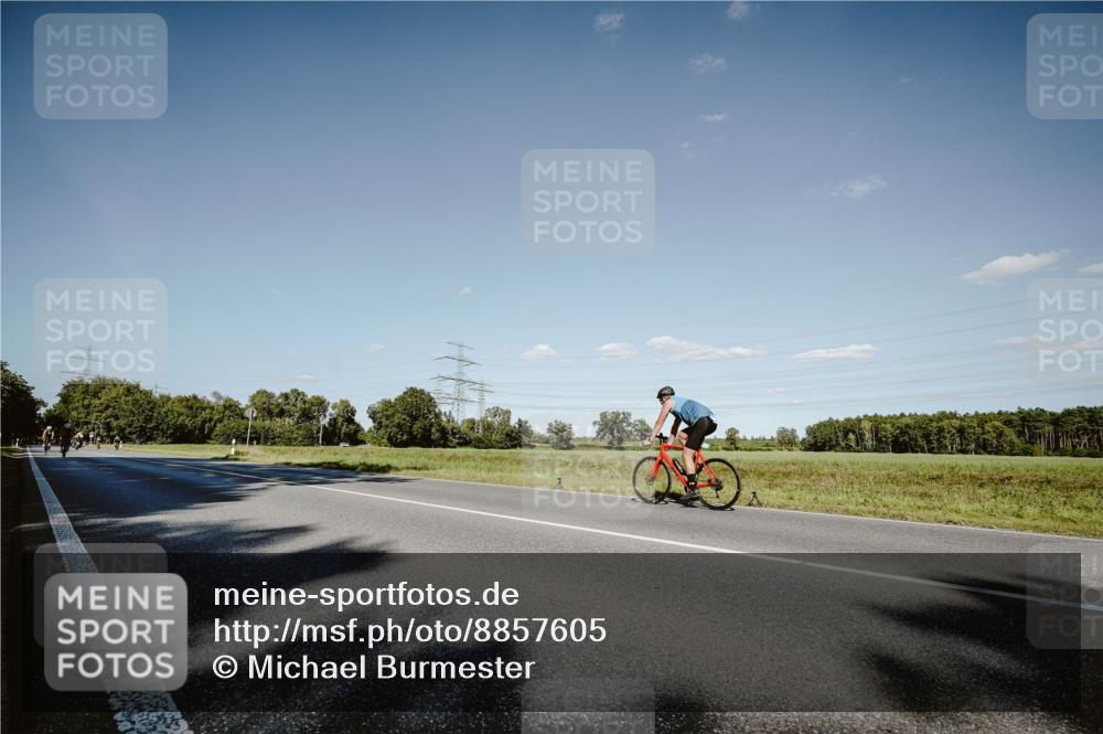 07.09.2025 - 19. Norderstedt Triathlon Michael Burmester http://msf.ph/oto/8857605 07.09.2025 15:32:53 Radfahren 377, 866, 1475, 1530 meine-sportfotos.de