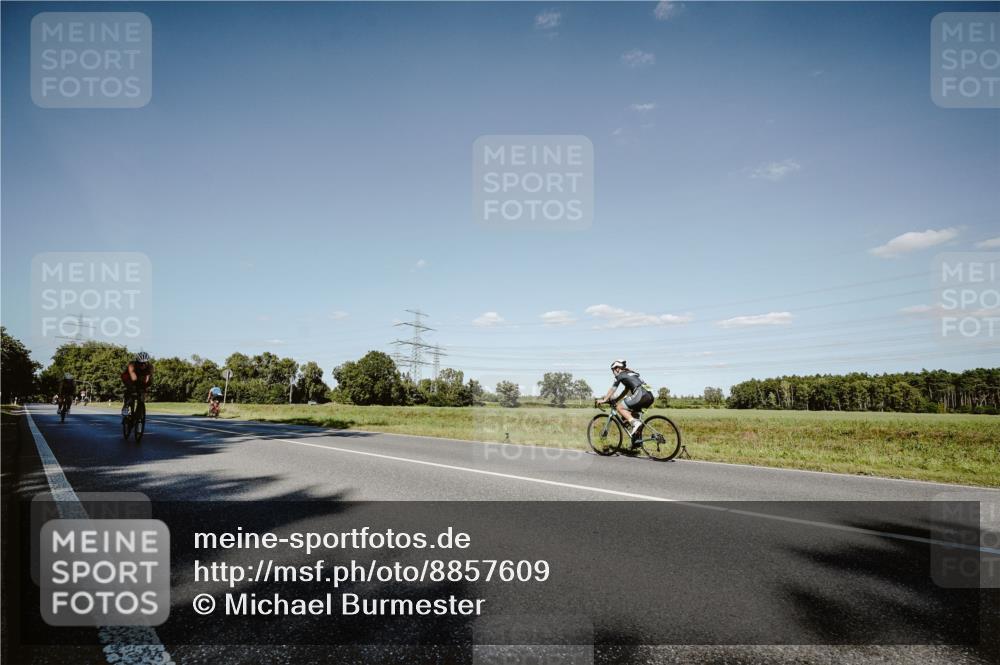 07.09.2025 - 19. Norderstedt Triathlon Michael Burmester http://msf.ph/oto/8857609 07.09.2025 15:32:56 Radfahren 377, 453 meine-sportfotos.de