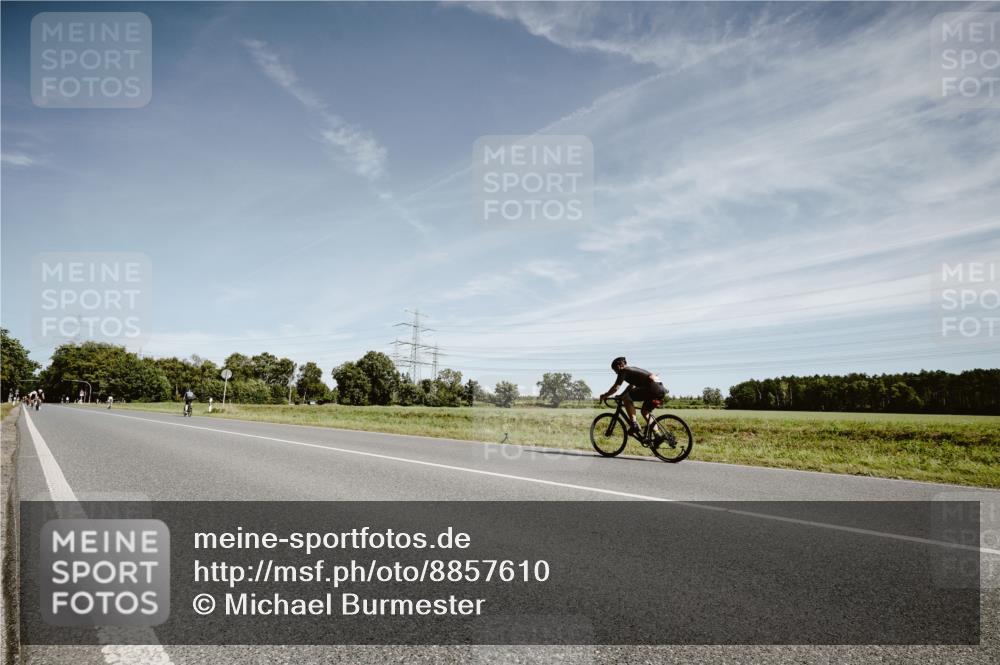 07.09.2025 - 19. Norderstedt Triathlon Michael Burmester http://msf.ph/oto/8857610 07.09.2025 12:26:07 Radfahren 754, 762 meine-sportfotos.de