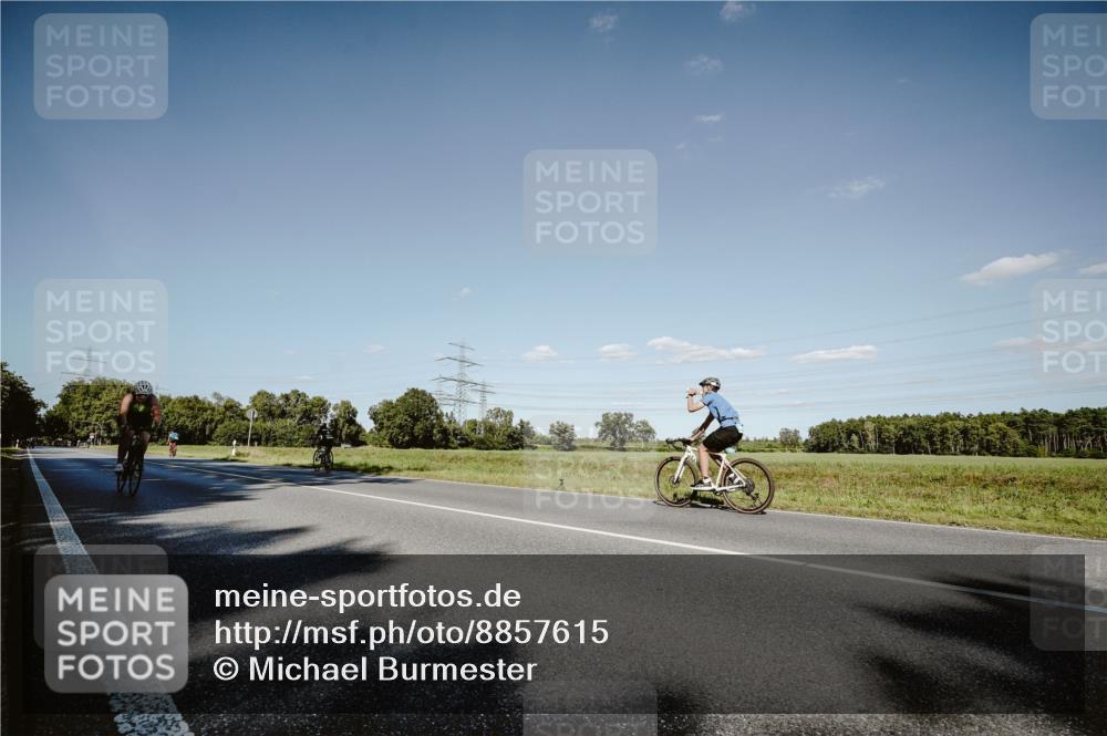 07.09.2025 - 19. Norderstedt Triathlon Michael Burmester http://msf.ph/oto/8857615 07.09.2025 15:32:57 Radfahren 377, 453 meine-sportfotos.de