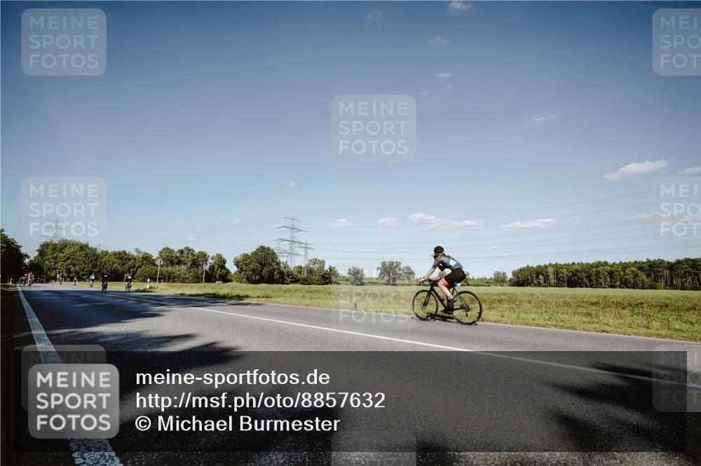 07.09.2025 - 19. Norderstedt Triathlon Michael Burmester http://msf.ph/oto/8857632 07.09.2025 15:33:03 Radfahren  meine-sportfotos.de