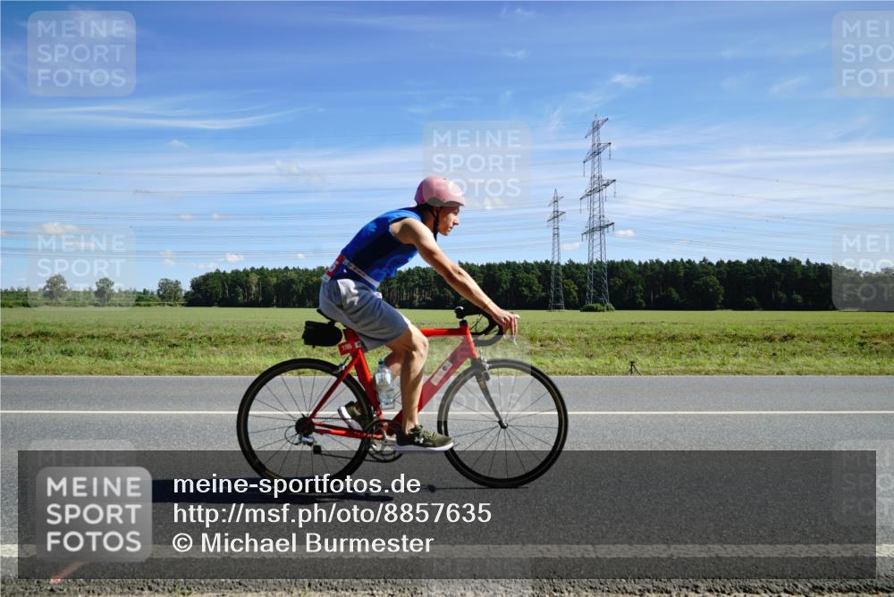07.09.2025 - 19. Norderstedt Triathlon Michael Burmester http://msf.ph/oto/8857635 07.09.2025 12:59:42 Radfahren 325, 1271, 1295 meine-sportfotos.de