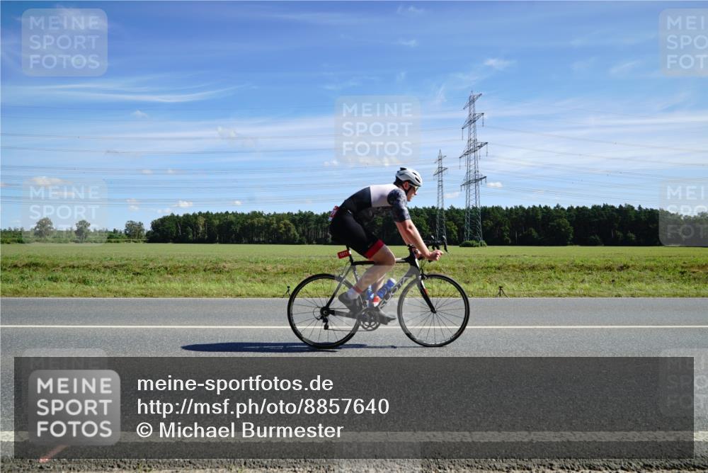 07.09.2025 - 19. Norderstedt Triathlon Michael Burmester http://msf.ph/oto/8857640 07.09.2025 12:59:43 Radfahren 1271, 1295 meine-sportfotos.de