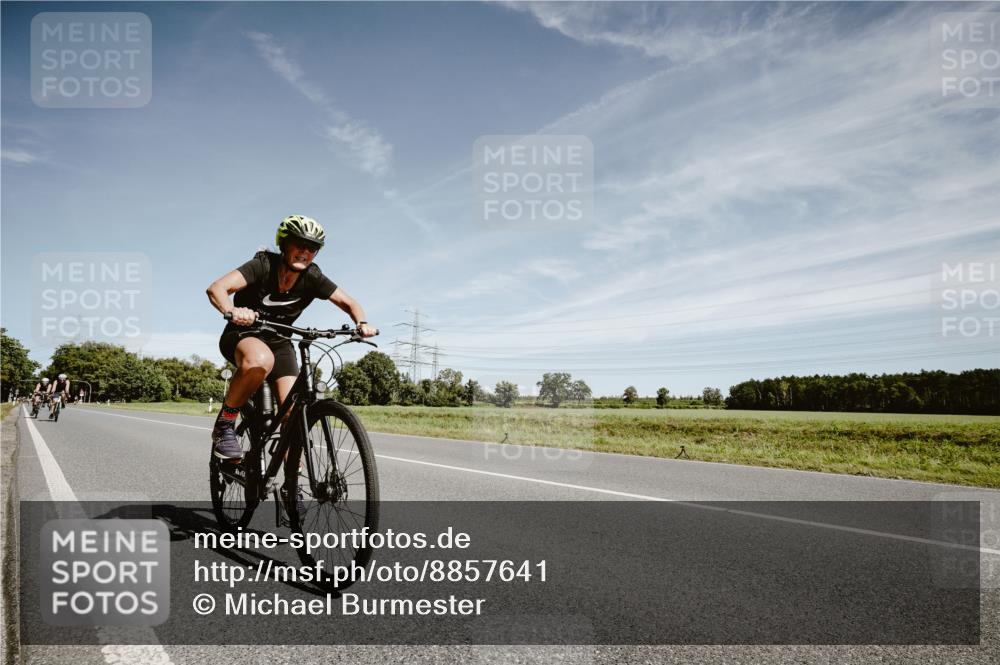 07.09.2025 - 19. Norderstedt Triathlon Michael Burmester http://msf.ph/oto/8857641 07.09.2025 12:26:23 Radfahren 216, 239, 813 meine-sportfotos.de
