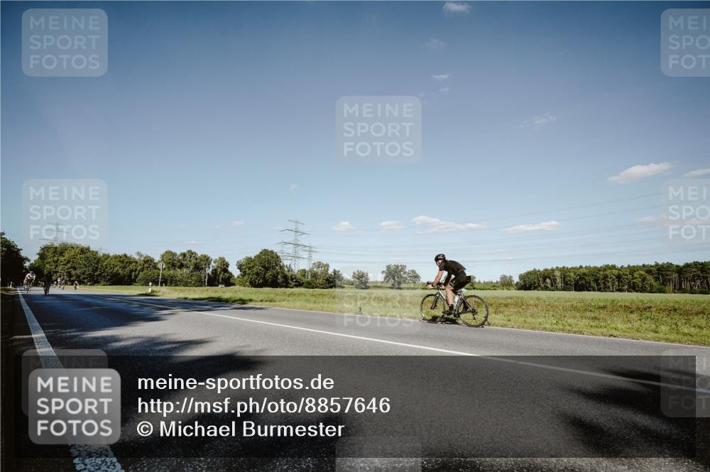 07.09.2025 - 19. Norderstedt Triathlon Michael Burmester http://msf.ph/oto/8857646 07.09.2025 15:33:11 Radfahren 480, 1417, 1449 meine-sportfotos.de