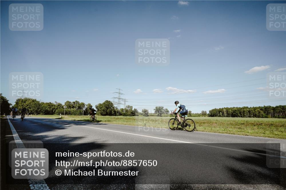 07.09.2025 - 19. Norderstedt Triathlon Michael Burmester http://msf.ph/oto/8857650 07.09.2025 15:33:12 Radfahren 480, 1417, 1546 meine-sportfotos.de