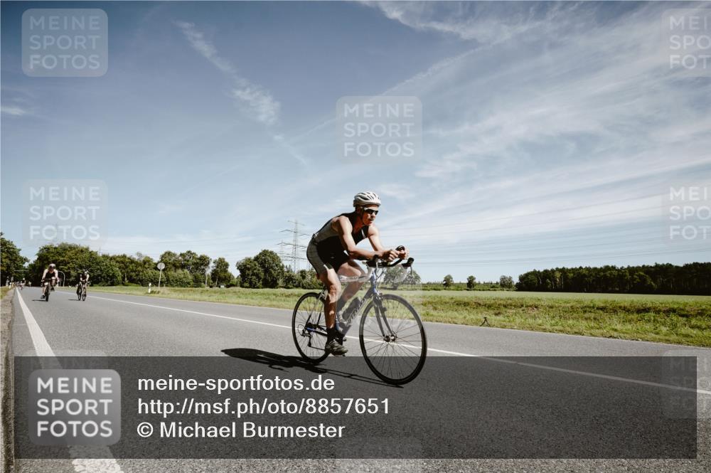 07.09.2025 - 19. Norderstedt Triathlon Michael Burmester http://msf.ph/oto/8857651 07.09.2025 12:26:26 Radfahren 216, 239, 290, 813, 1262 meine-sportfotos.de