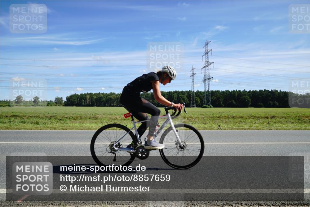 07.09.2025 - 19. Norderstedt Triathlon Michael Burmester http://msf.ph/oto/8857659 07.09.2025 12:59:58 Radfahren 1321 meine-sportfotos.de
